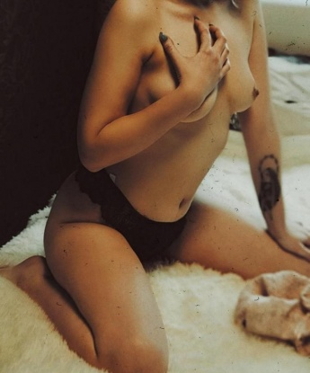 Анкета проститутки Валенька - город Обь, 20 лет, №10143